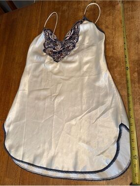 Vintage Val Mode Lingerie Slip Nightgown Women’s Medium Ivory Satin Lace Trim
